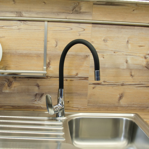 RAV SLEZAK Смеситель для кухни AMUR с поворотным и гибким изливом (хром/черный)